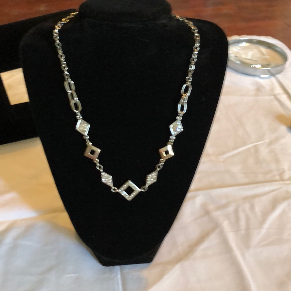 Necklace White House black market